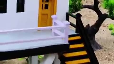 Mini house strecther