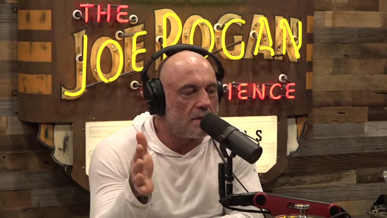 🚨NEW: Joe Rogan *TAKES BLOWTORCH* to J6 "narrative"🚨