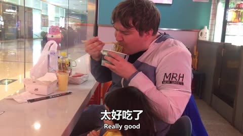 Foreigner Shocked: Why Are These Cold Noodles Green?