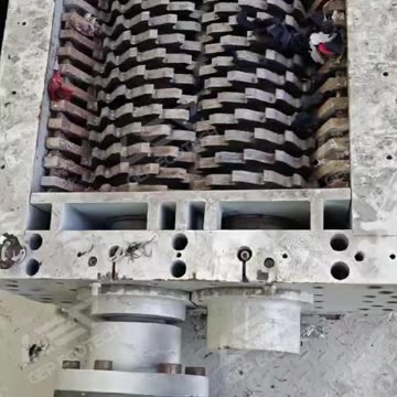 GD5 Twin-Shaft Shredder for Used Clothing Recycling!