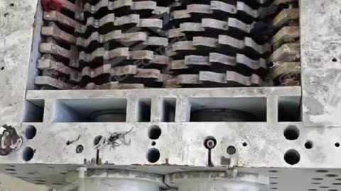 GD5 Twin-Shaft Shredder for Used Clothing Recycling!