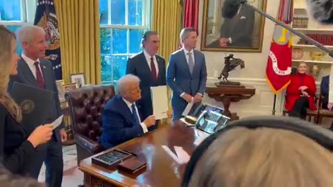 Trump signs EO blocking federal money for schools w/ COVID vaccine mandates