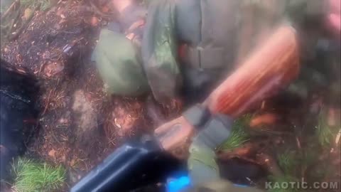 Ukrainian soldiers finish off Russian Soldier