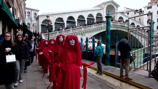 Climate activists turn Venice's Grand Canal bright green