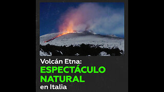 Erupción continua del volcán Etna en Italia