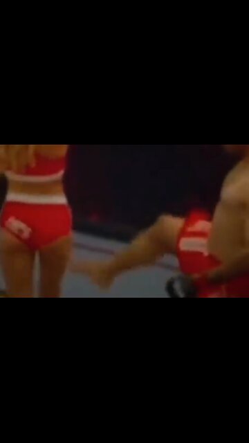 Iranian muslum kicked a White ring girl in Russia