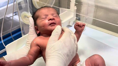 emotional and inspiring recovery of RDS twins babies who were in a critical condition after birth.