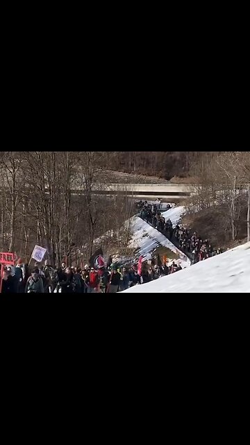 People are demonstrating against the WEF in Davos