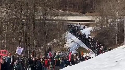 People are demonstrating against the WEF in Davos