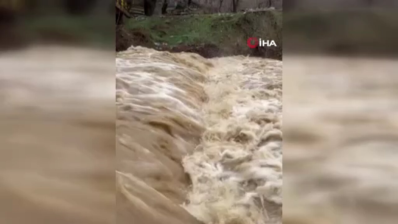 Arıcak'ta kar eridi, dereler coştu