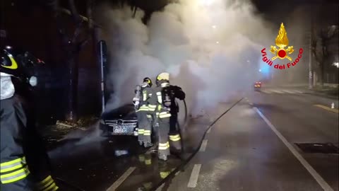 Avellino - Incendio di un’autovettura: intervento dei Vigili del Fuoco (05.02.25)