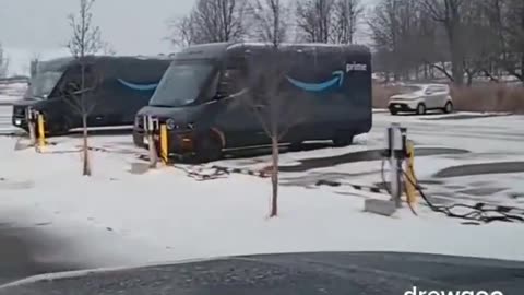 Man films a fleet of "green" Amazon electric vehicles charging in the snow 🤡