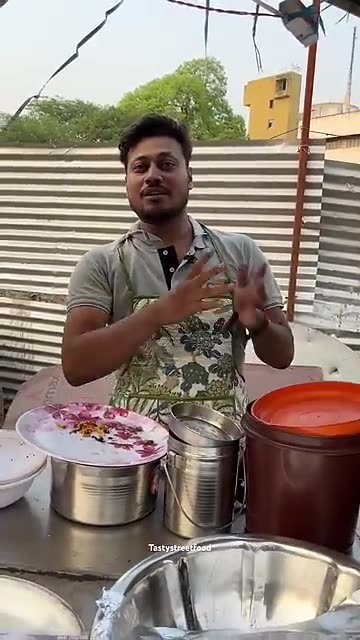 Patna’s Ulta Vada Pav 🤯🔥 | The Inside-Out Indian Burger Taking Street Food by Storm!