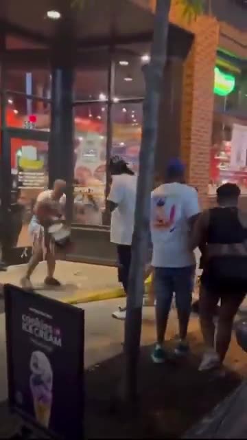 Experienced Cop Shows The Only Way To Stop Fighting Black Women Outside!!!