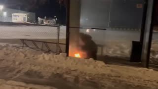 🇨🇦 Tragic Homeless person in Regina surviving the night’s -35° windchill with a fire in a bus stop