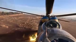 🚁🇺🇦 Ukrainian Mi-24 launches unguided air missiles at enemy positions