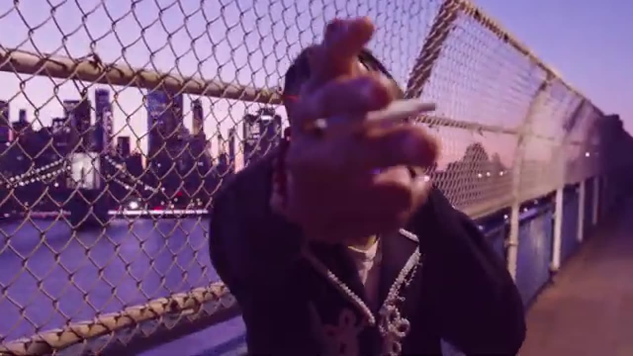 Vitorio Ft. Lady Los - AROUND THE GLOBE (Official Video)