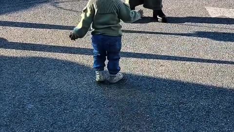 Luiz Ejlli shfaqet duke drekuar me nënën, ja surpriza që i bëri në aeroport