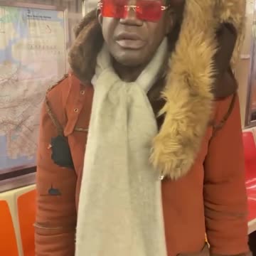 NYC In A Nutshell As A Maniac Pulls A Knife And Threatens To Stab A Man For No Reason On The Subway