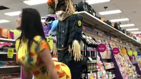 Sexy latina baddie twerking