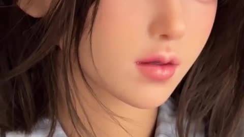 Sie ist keine Fantasie; sie ist deine Cybermuse.