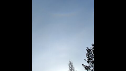 10.3.2025: Sun halo but up there...upside-down rainbow?