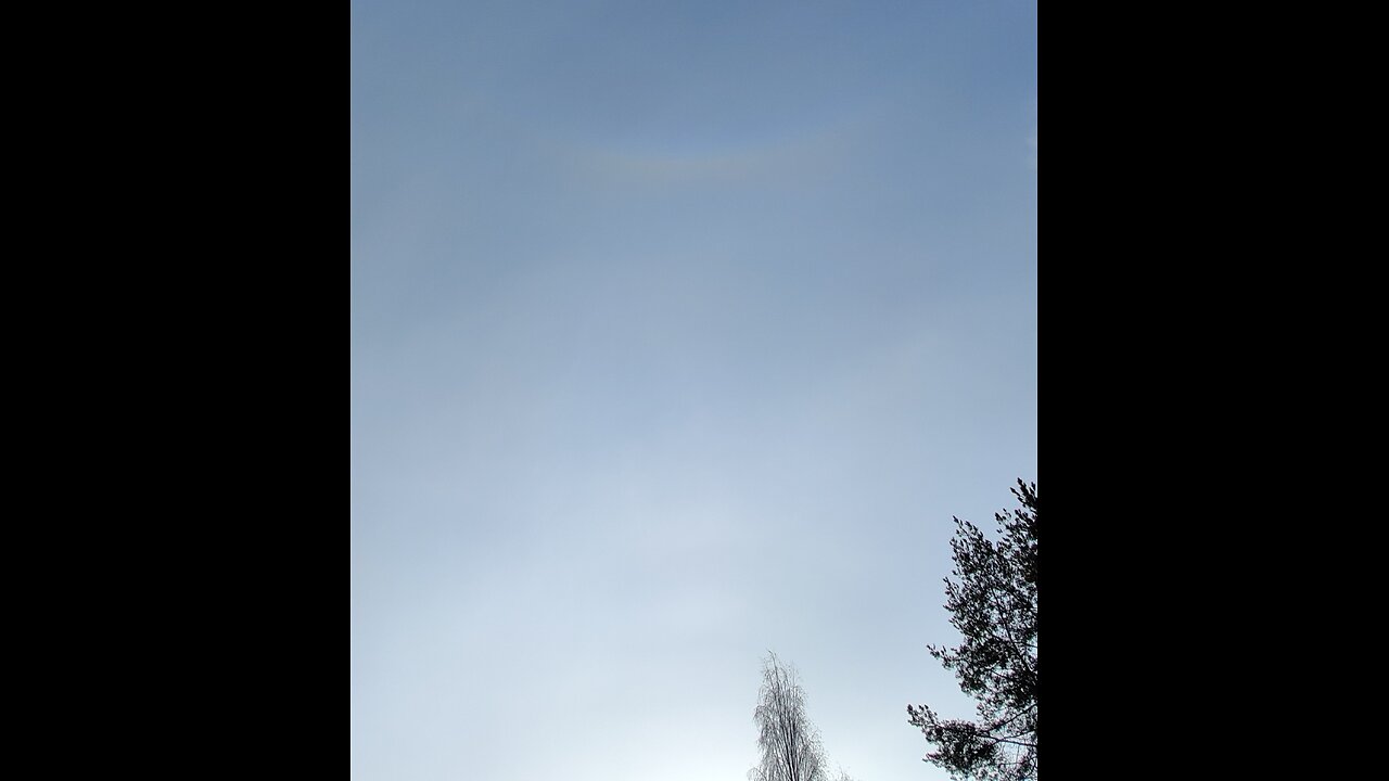 10.3.2025: Sun halo but up there...upside-down rainbow?