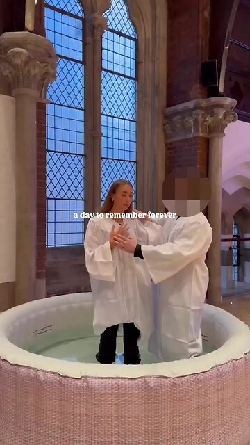 👀 OnlyFans creator Lily Phillips,who had sex with 1,113 men in 12 hours, was rebaptized