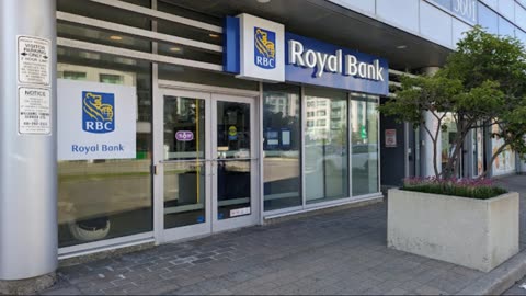 Royal Banks refusal of cash causes after-hour standoff with 40-year customer, RCMP stand down.