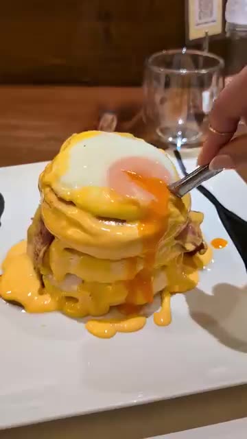 Tokyo's fluffiest pancakes from Benitsuru in Asakusa