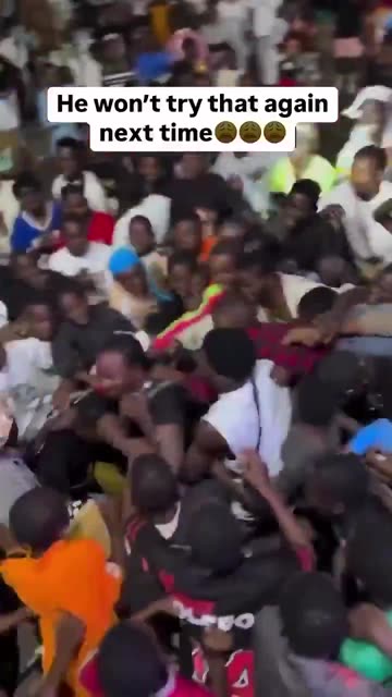 Rapper gets robbed by audience