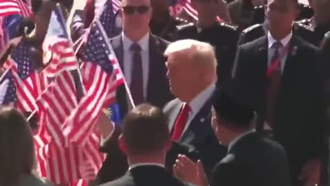 President Trump🇺🇸 lands in Malaysia