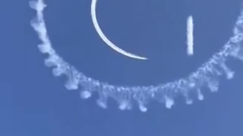 Merci à ce pilote qui montre clairement le contrôle la diffusion et que ce sont des #Chemtrails