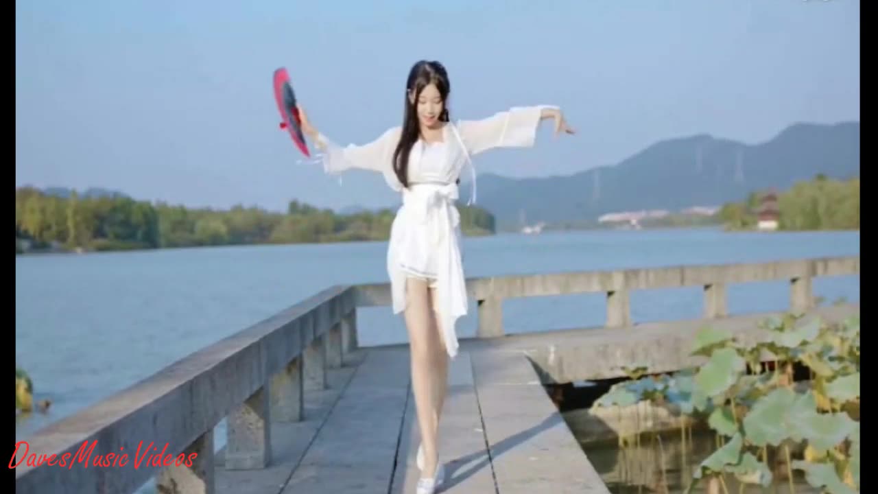 Kirsty MacColl. A New England