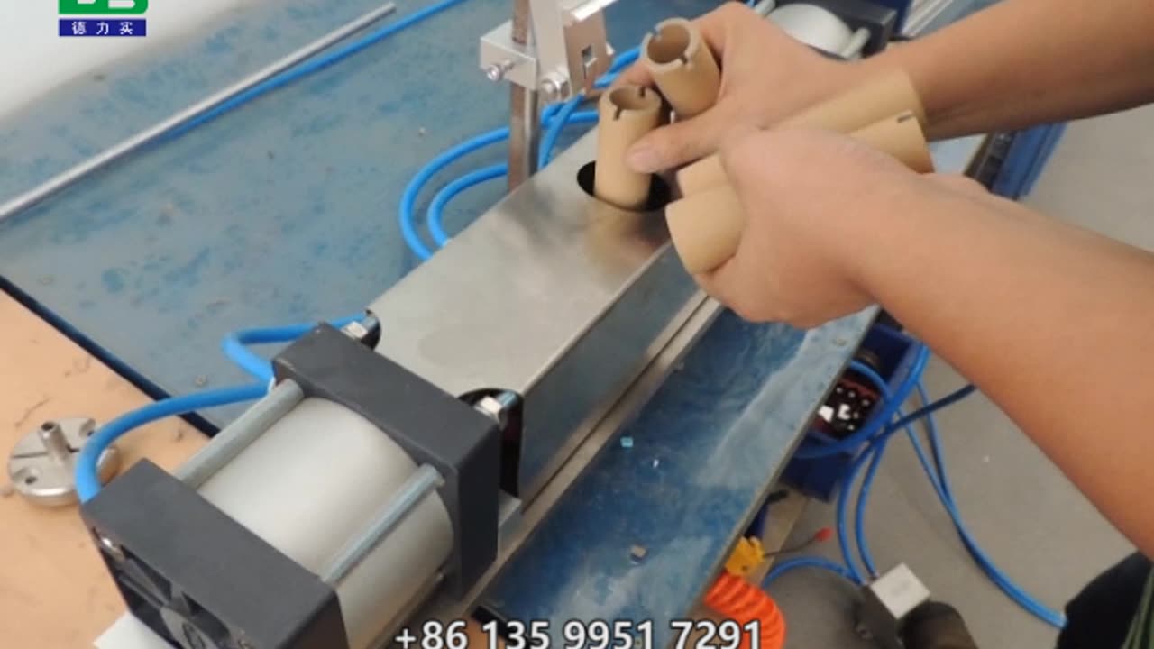 DELISH paper core notch punching machine punches various shapes of holes in the paper tube.