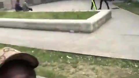 A criminal shows us a prison in Paris. What do you notice?