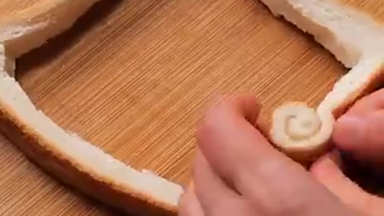 How to make creamy bre ad rolls recipe