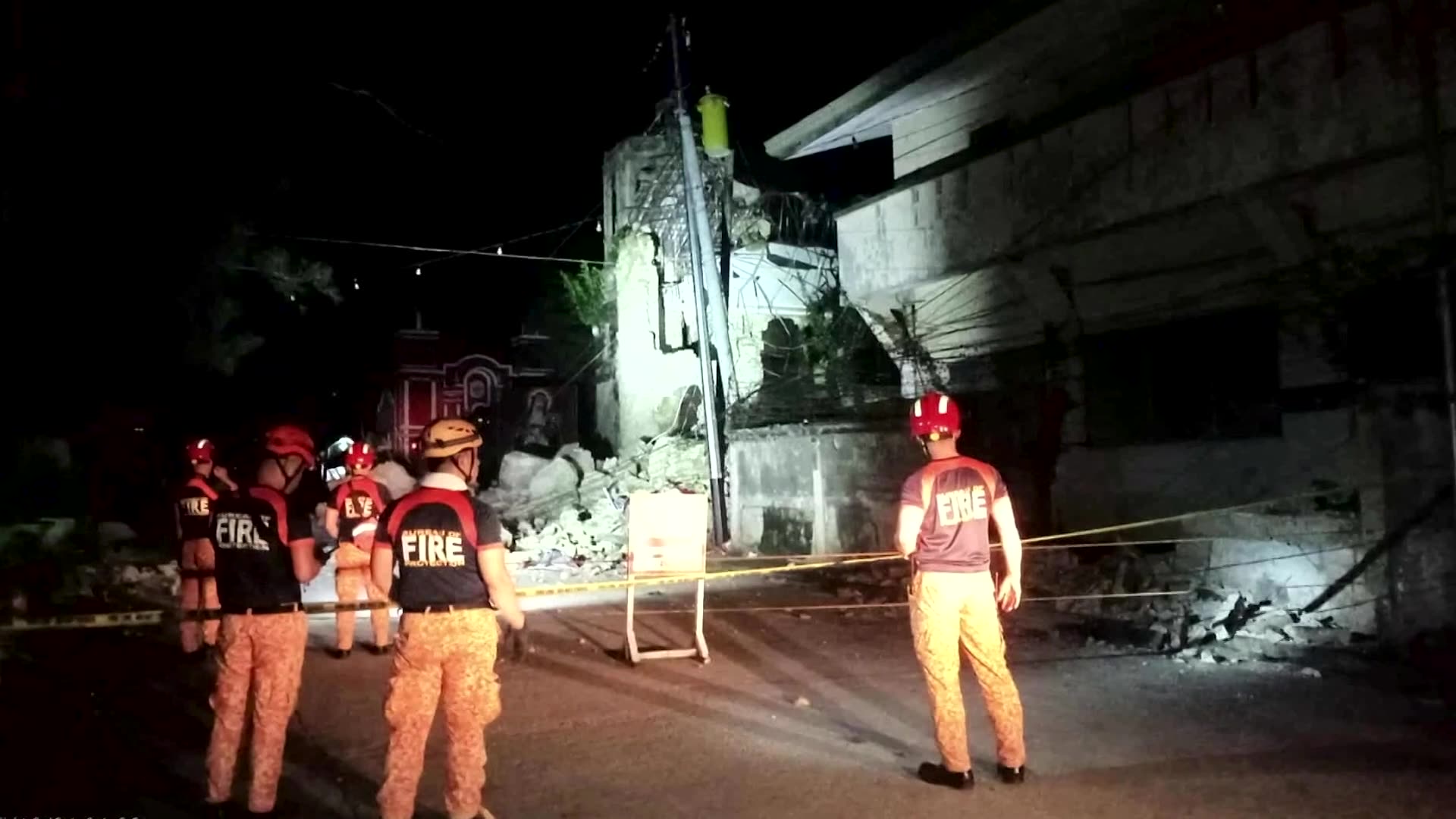 Rescuers line up body bags as Philippines quake death toll mounts