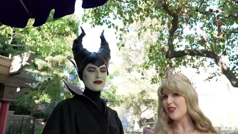 Viral Evil Queen & Maleficent vs Sleeping Beauty ULTIMATE Disney Showdown!