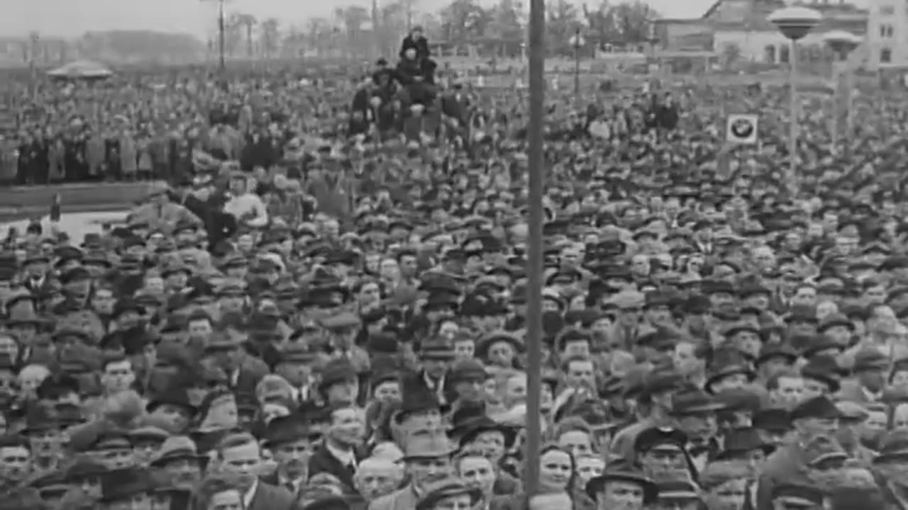 WORLD IN FILM. Iss... - WORLD IN FILM. Issue no. 25, V-2 SECRETS ARE REVEALED AT CUX - 111-adc-10216