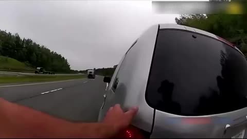 Trucker Becomes a Legend: Uses 80,000-lb Semi to PIN Armed Cop-Shooter on NY Highway (2023 Dashcam)