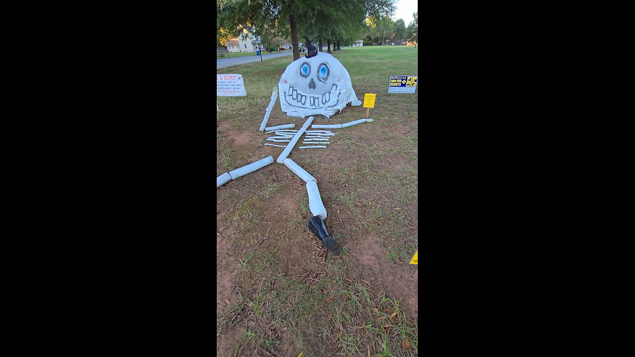 Halloween Hay, Skeleton