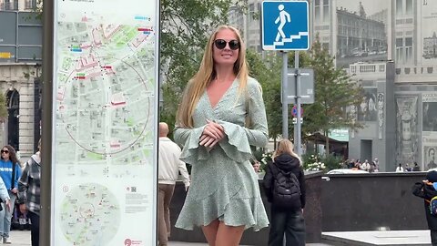 Short dress and Wind