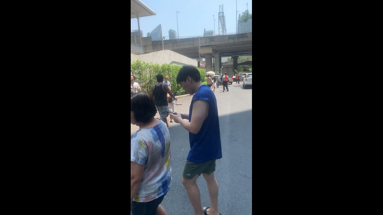 Tremors From 7.7 Earthquake in Myanmar Cause Panic Outside Bangkok Condo