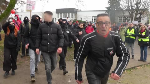 Civil war in Germany. Anti-fascists hunt down AfD politicians and journalists who document them.