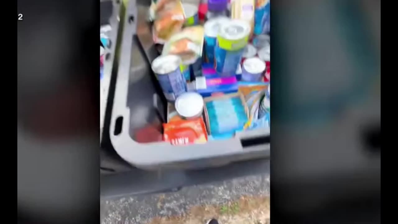 Pittsburgh Man Sets Up Pantry in His Front Yard