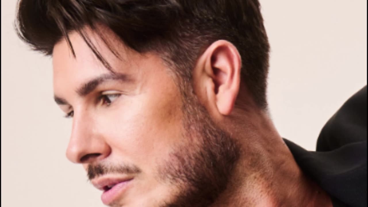 Sugestia dla Marty Nawrockiej: Eleganckie upięcie z przedziałkiem.