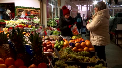 Orban's giveaways still not turning election tide in Hungary