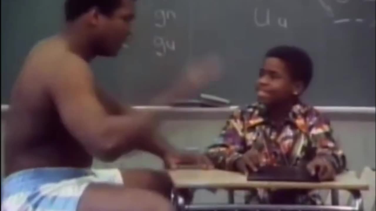 Muhammad Ali -- Arm wrestling a child #muhammadali #candidcamera