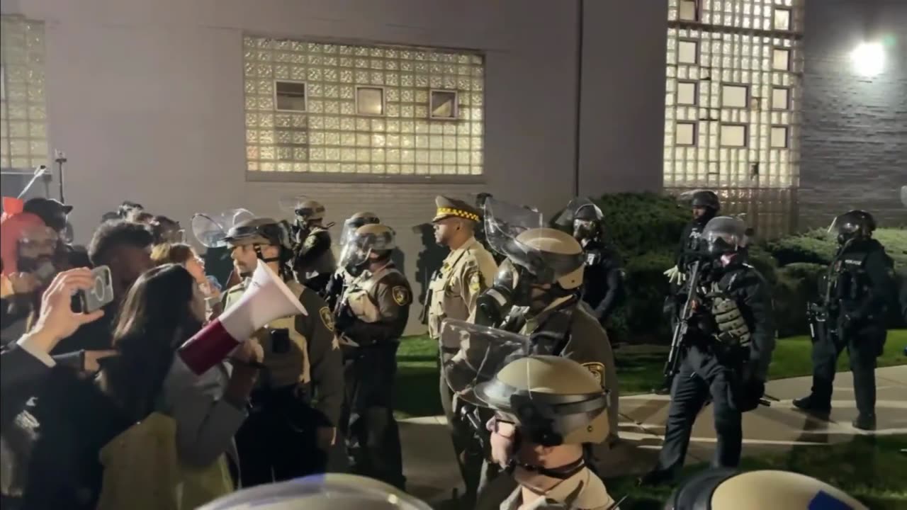 Insurrection at the Broadview ICE facility and all I can I think is that I hope someone